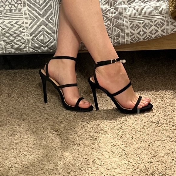 Black High Heels - Picture 4 of 5